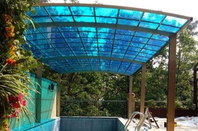 为什么阳光板比薄膜贵那么多还那么多人选择？